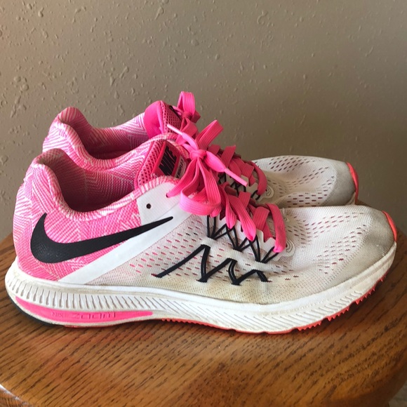 Nike Shoes - Nike pink and black Zoom shoes